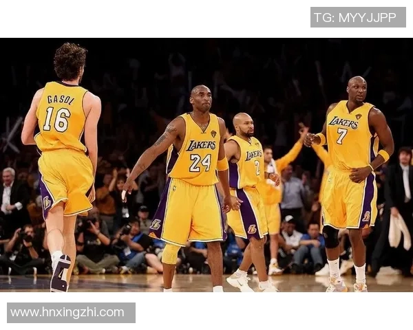 湖人队与中国篮球队激情对决展现国际篮球魅力与团队精神