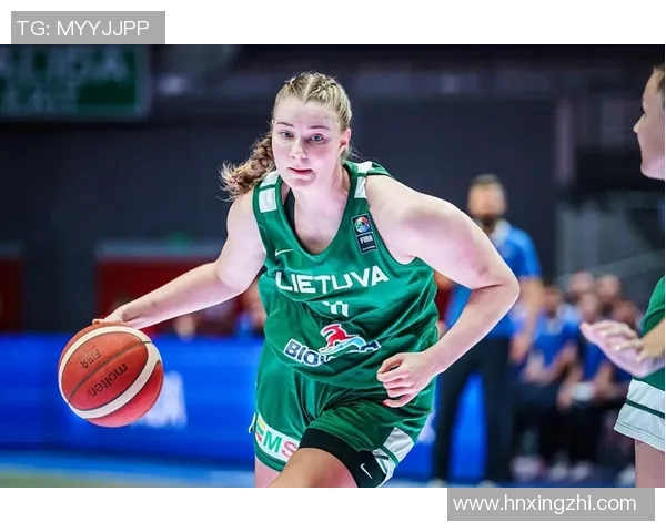 立陶宛女篮迎战加拿大队争夺国际篮球赛荣誉之战